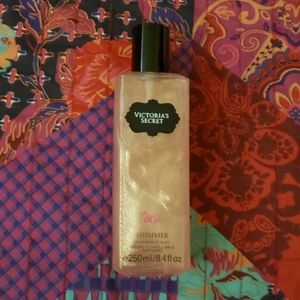 VS Tease shimmer spray